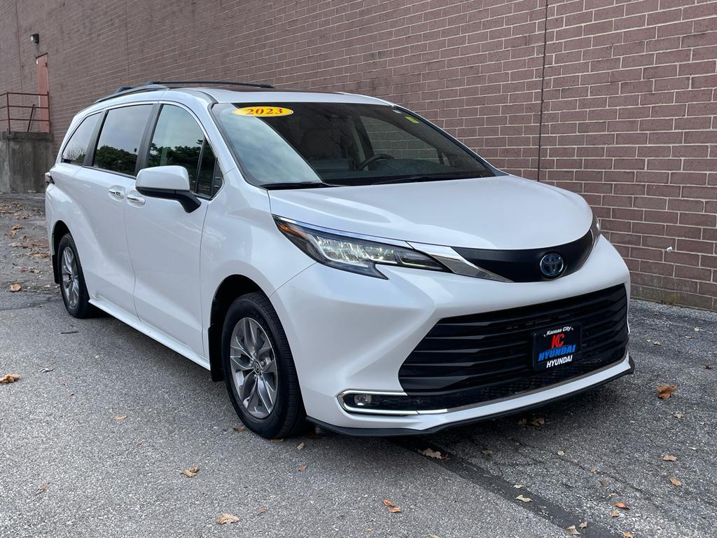 used 2023 Toyota Sienna car, priced at $38,997