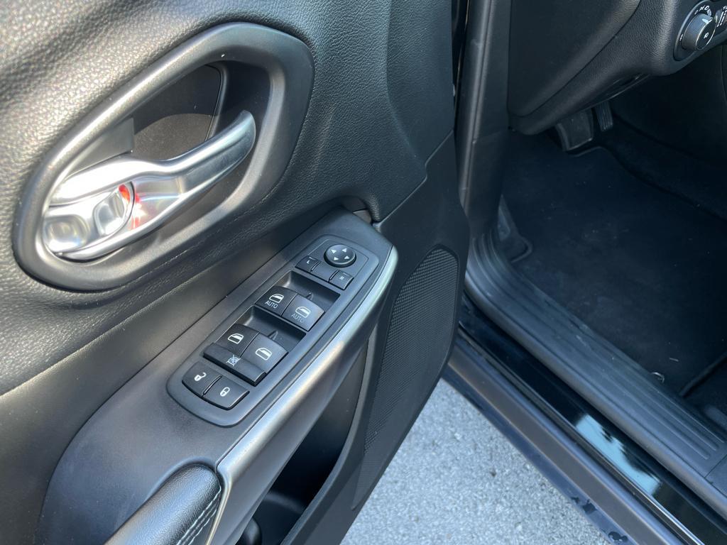 used 2020 Jeep Cherokee car, priced at $14,594