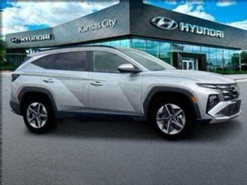 new 2025 Hyundai TUCSON Hybrid car, priced at $35,305