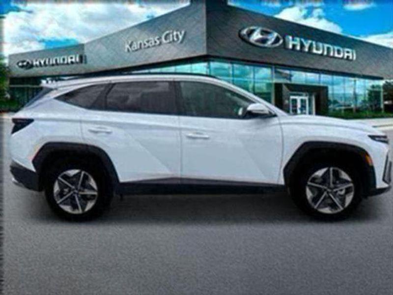 new 2025 Hyundai TUCSON Hybrid car, priced at $35,765