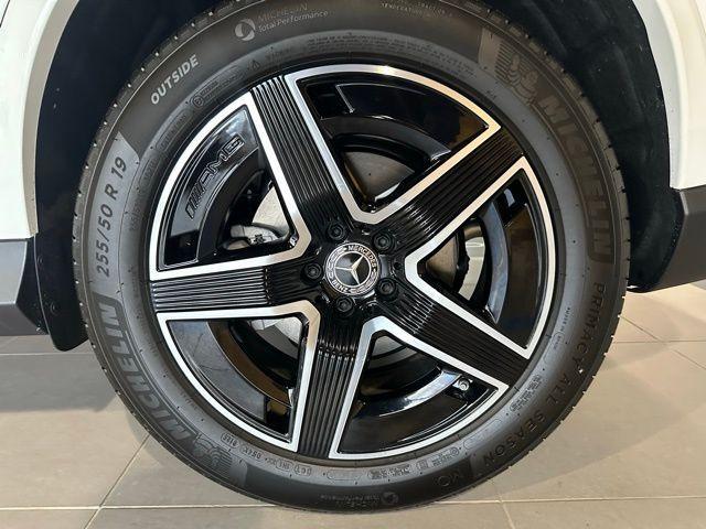 new 2025 Mercedes-Benz GLC 300 car, priced at $61,155