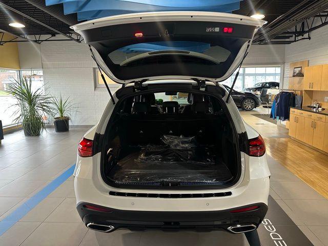 new 2025 Mercedes-Benz GLC 300 car, priced at $61,155