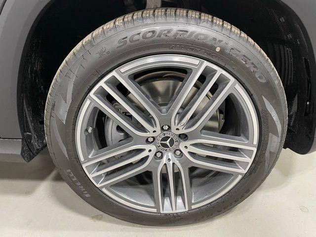 new 2025 Mercedes-Benz GLS 450 car, priced at $91,945