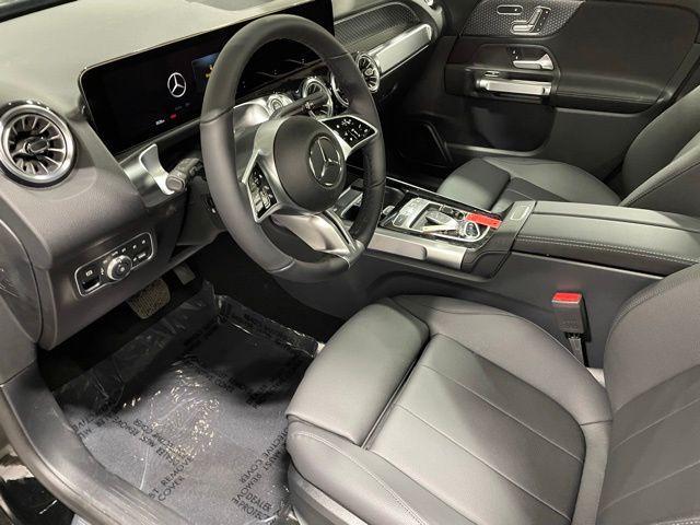 new 2025 Mercedes-Benz GLB 250 car, priced at $45,999