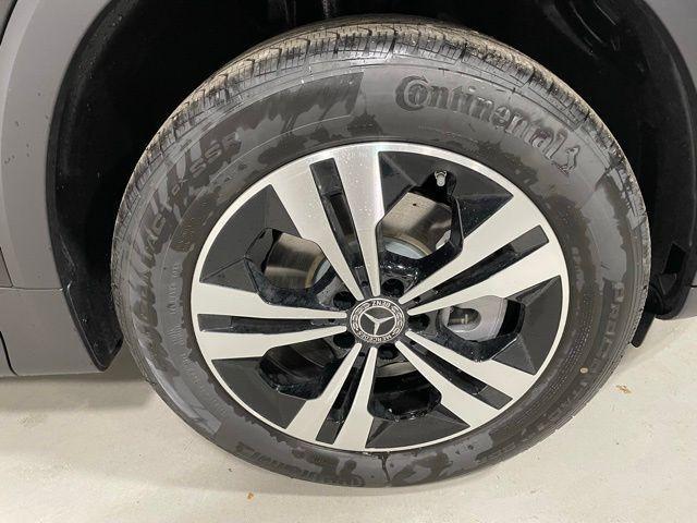 new 2025 Mercedes-Benz GLB 250 car, priced at $45,999