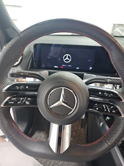 new 2024 Mercedes-Benz GLB 250 car, priced at $43,595