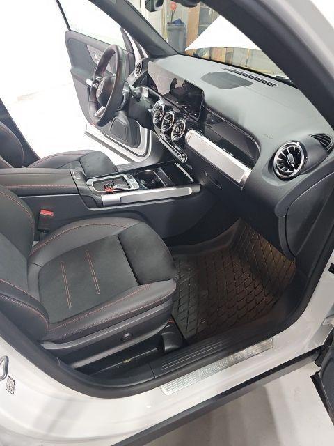 new 2024 Mercedes-Benz GLB 250 car, priced at $43,595
