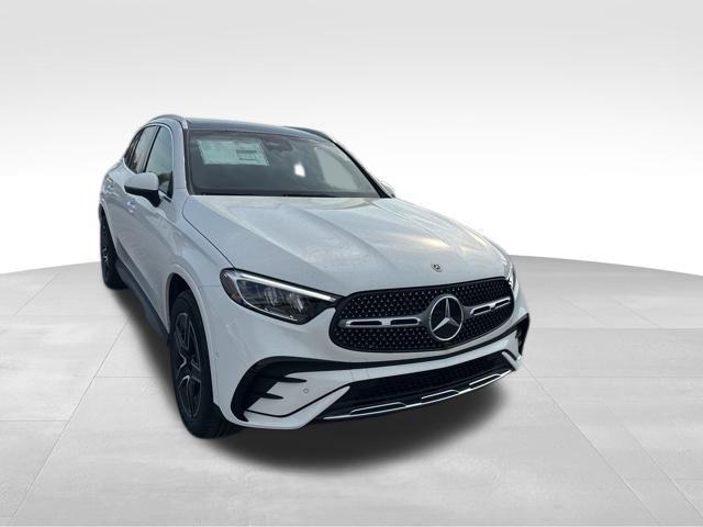 new 2025 Mercedes-Benz GLC 300 car, priced at $61,105