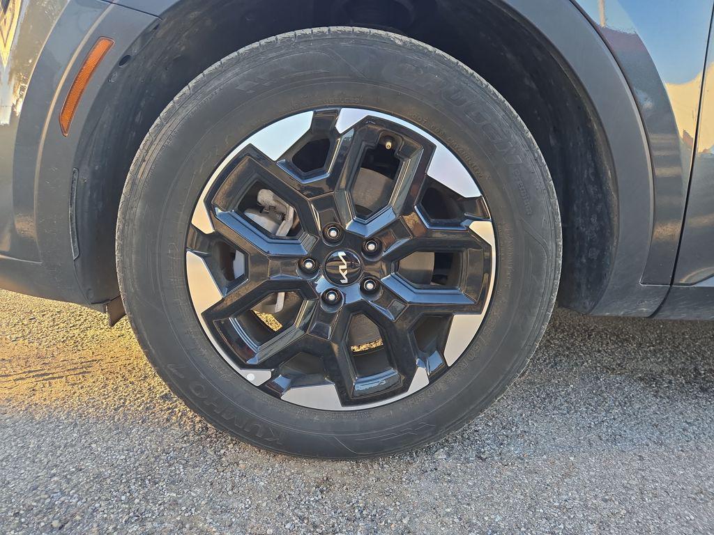 used 2024 Kia Sorento car, priced at $28,995