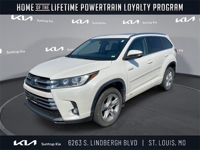 used 2019 Toyota Highlander Hybrid car, priced at $28,215