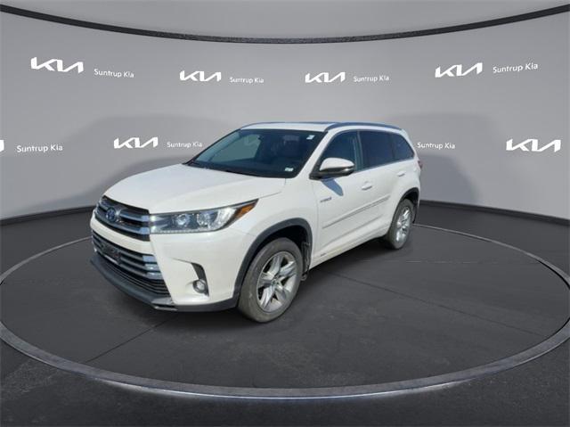 used 2019 Toyota Highlander Hybrid car, priced at $28,215