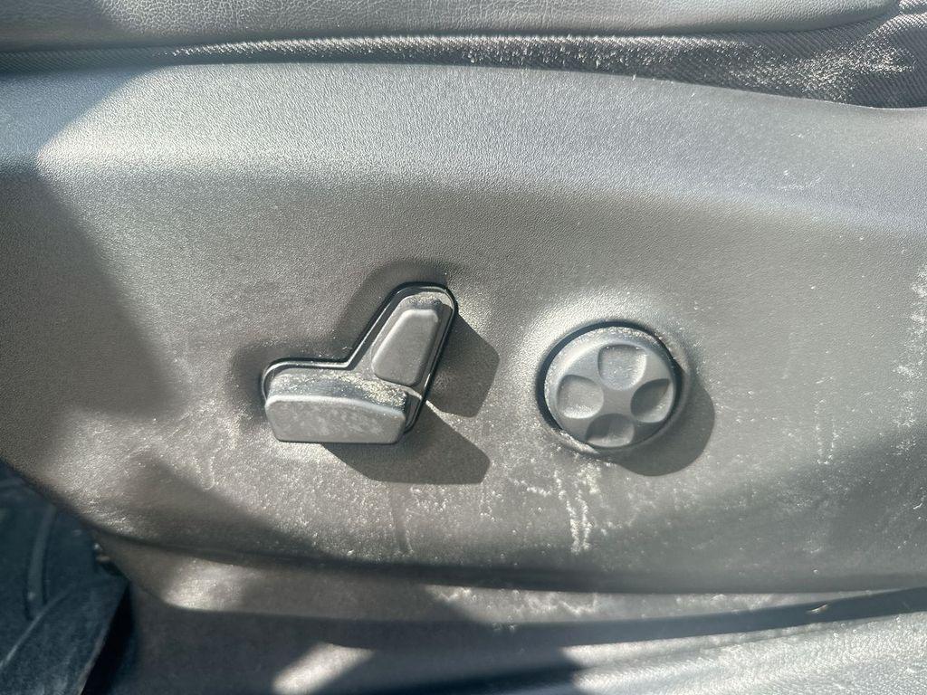 used 2020 Chrysler Pacifica Hybrid car, priced at $24,685