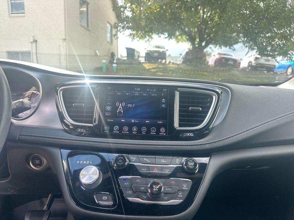 used 2020 Chrysler Pacifica Hybrid car, priced at $24,685