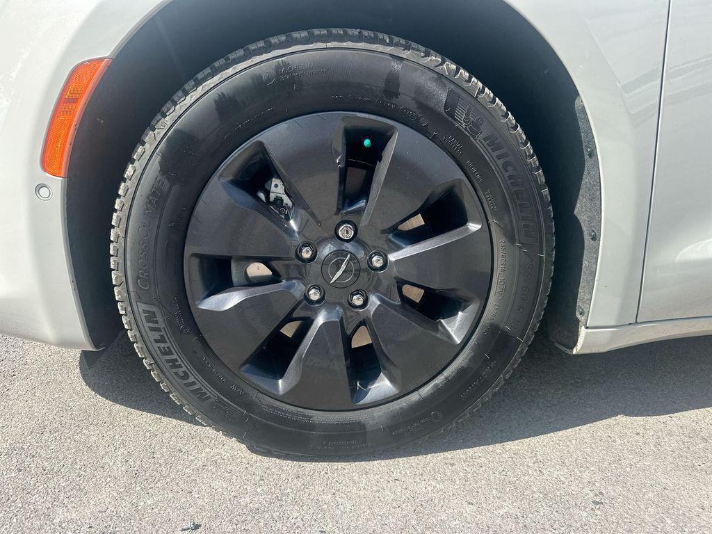 used 2020 Chrysler Pacifica Hybrid car, priced at $24,685