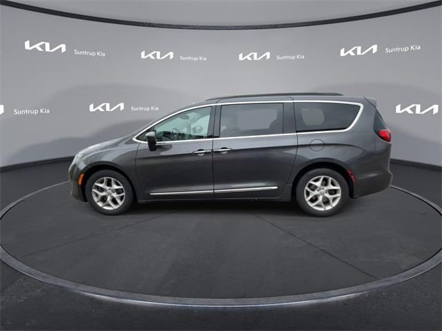 used 2017 Chrysler Pacifica car, priced at $13,995