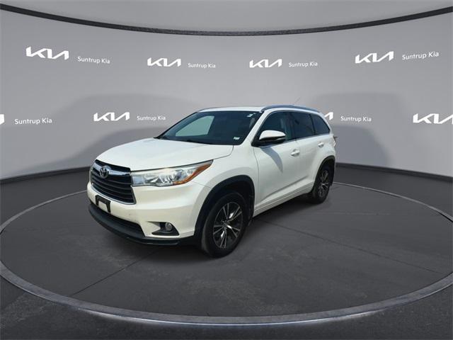 used 2016 Toyota Highlander car, priced at $20,995