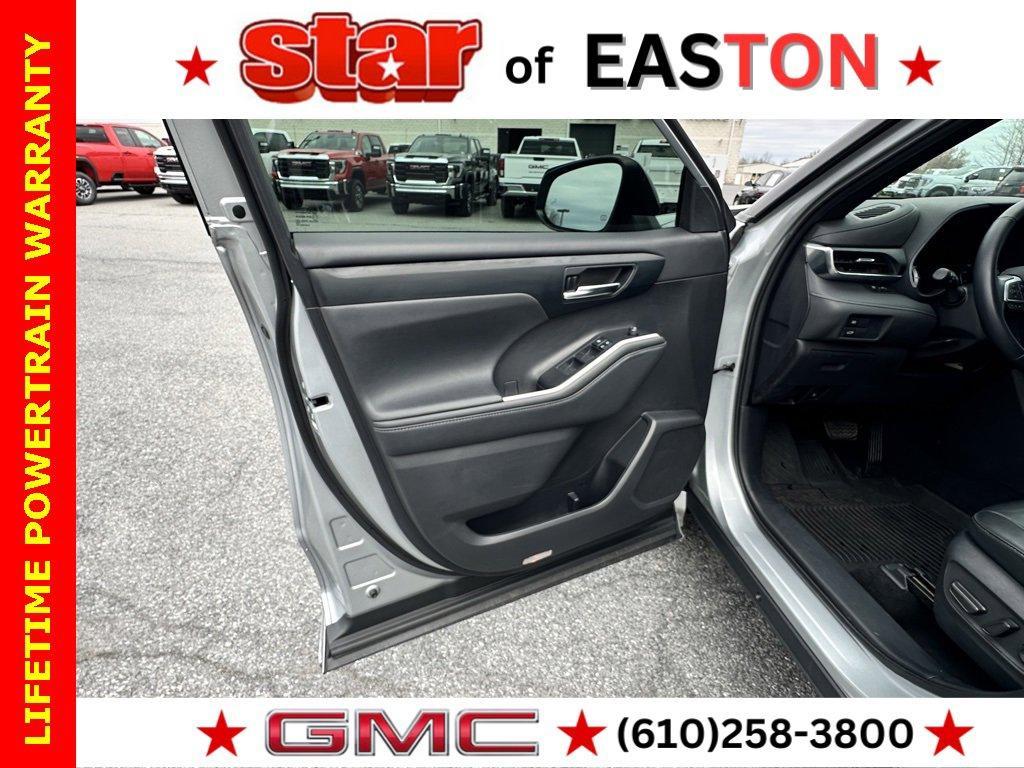 used 2021 Toyota Highlander car, priced at $34,622