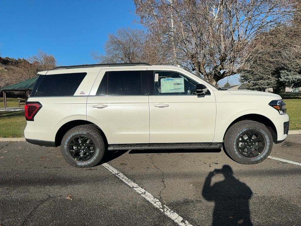 new 2024 Ford Expedition car, priced at $85,010