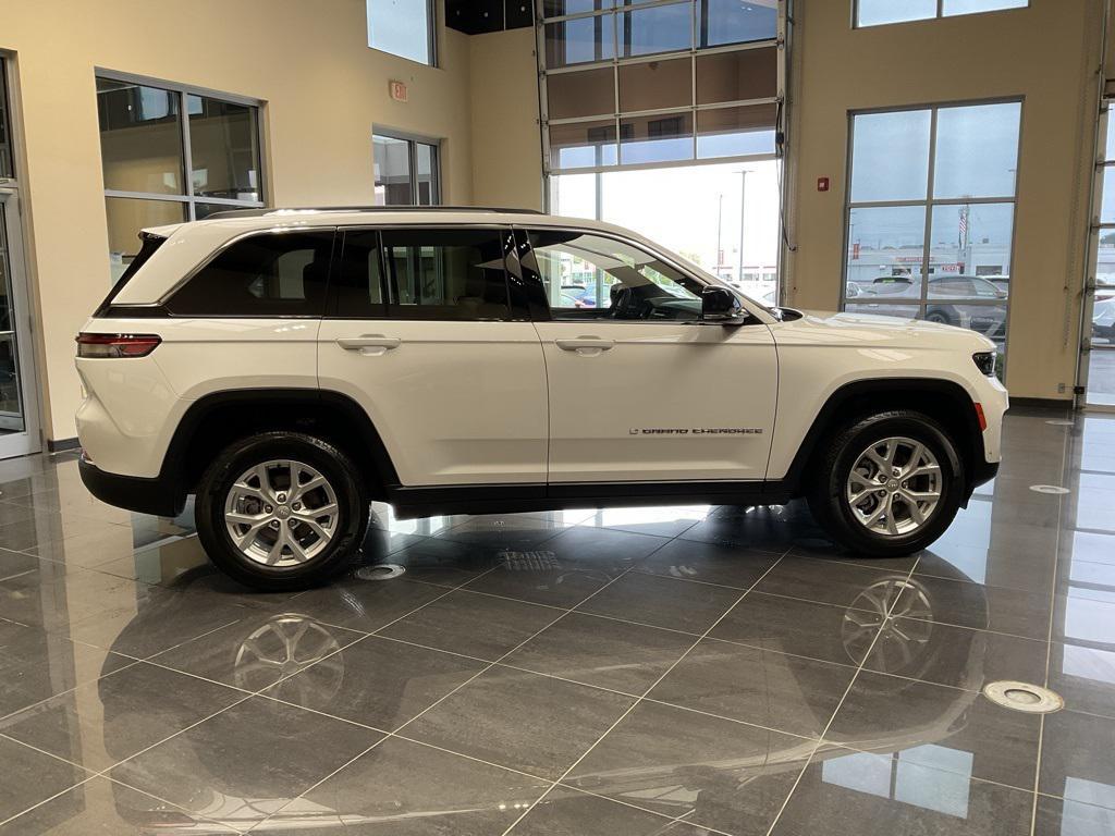 used 2023 Jeep Grand Cherokee car, priced at $33,000