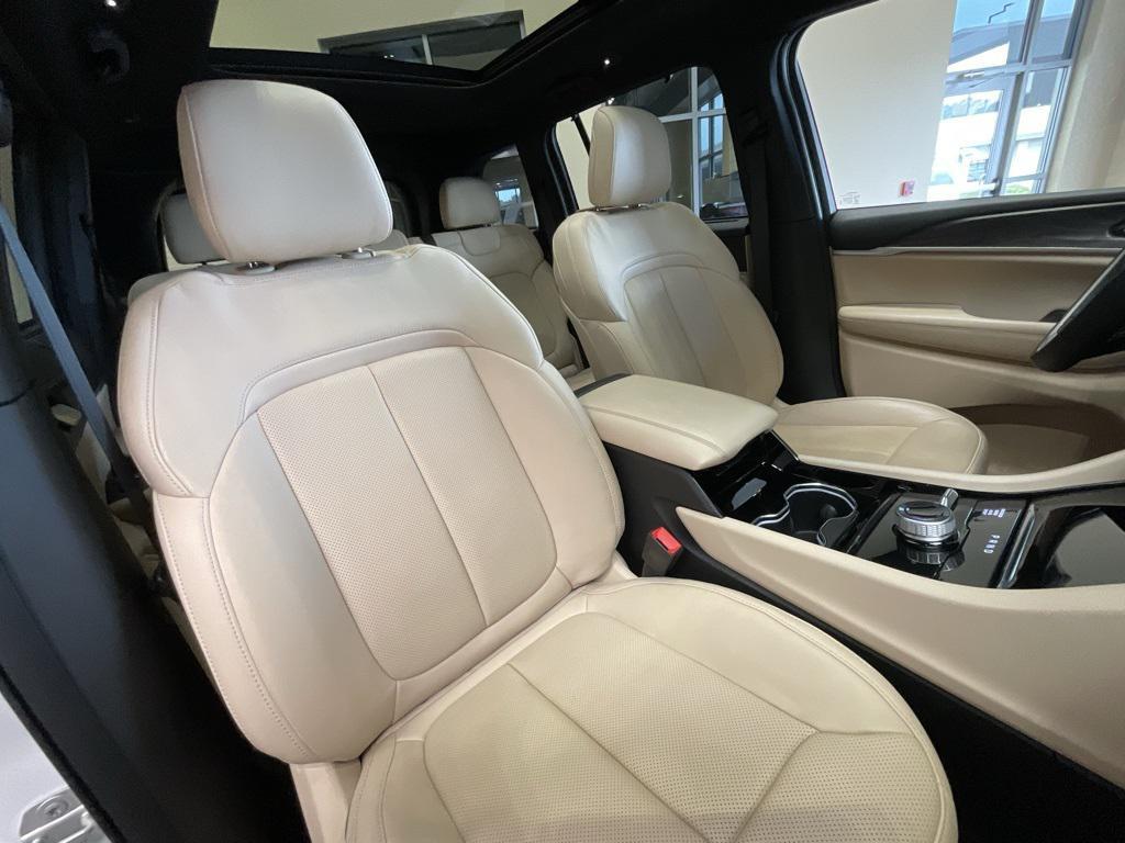 used 2023 Jeep Grand Cherokee car, priced at $33,000