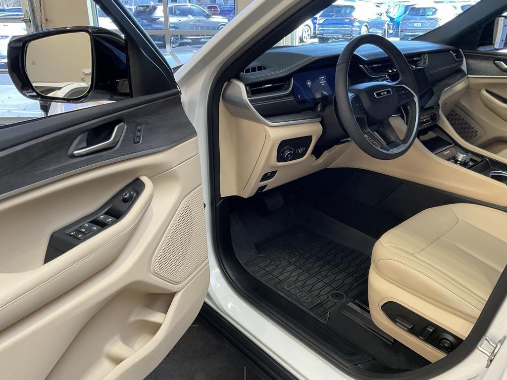 used 2024 Jeep Grand Cherokee car, priced at $38,700