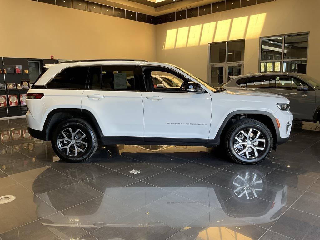 used 2024 Jeep Grand Cherokee car, priced at $38,700