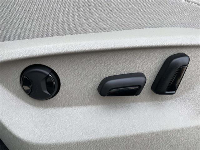 new 2025 Volkswagen Atlas car, priced at $39,168