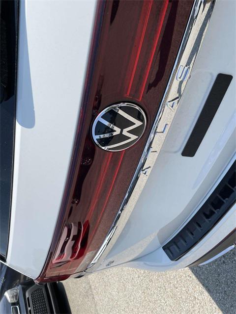 new 2025 Volkswagen Atlas car, priced at $40,643