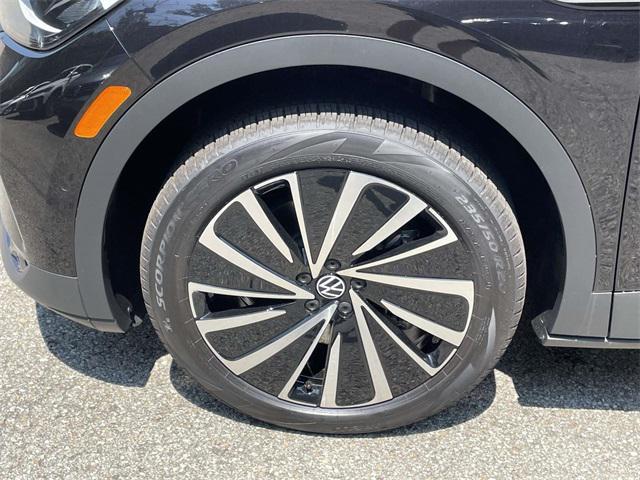 new 2025 Volkswagen ID.4 car, priced at $46,271