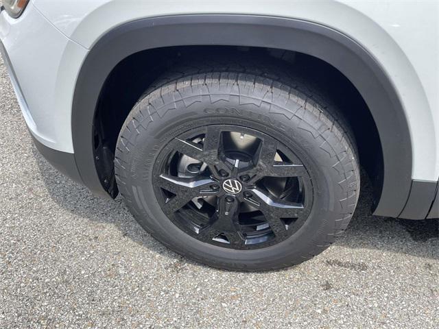 new 2025 Volkswagen Atlas car, priced at $48,181
