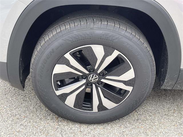 new 2025 Volkswagen Atlas car, priced at $38,038