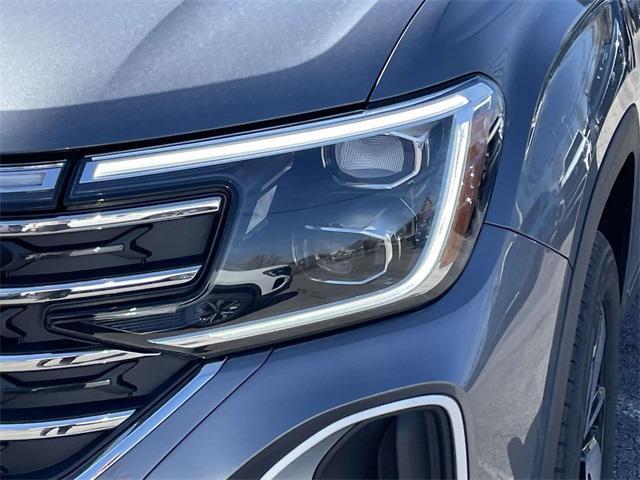 new 2025 Volkswagen Atlas car, priced at $44,561