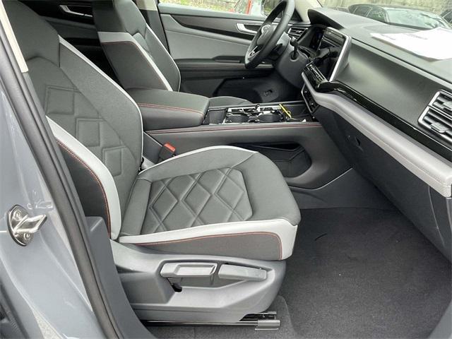 new 2025 Volkswagen Atlas car, priced at $46,601