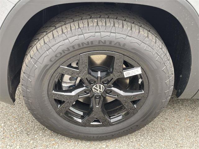 new 2025 Volkswagen Atlas car, priced at $46,601