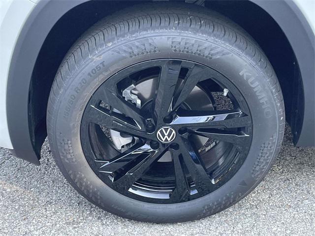 new 2026 Volkswagen Atlas Cross Sport car, priced at $53,376