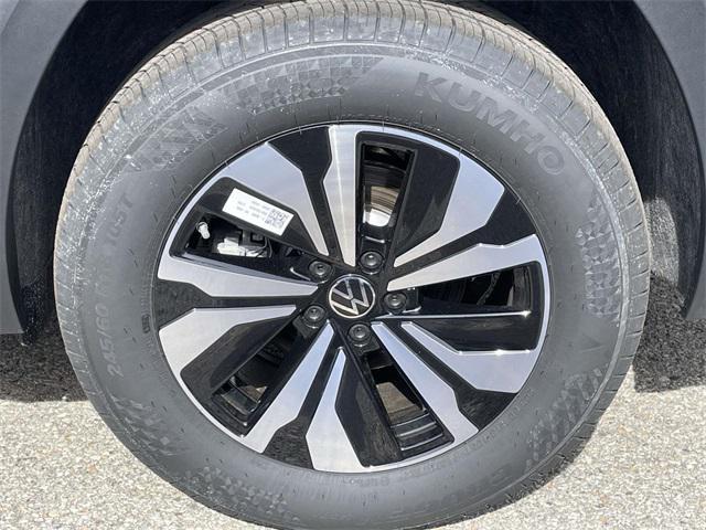 new 2025 Volkswagen Atlas car, priced at $38,668