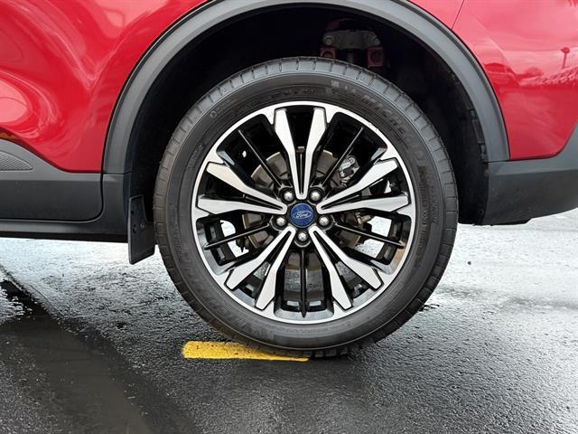 used 2022 Ford Escape car, priced at $23,045