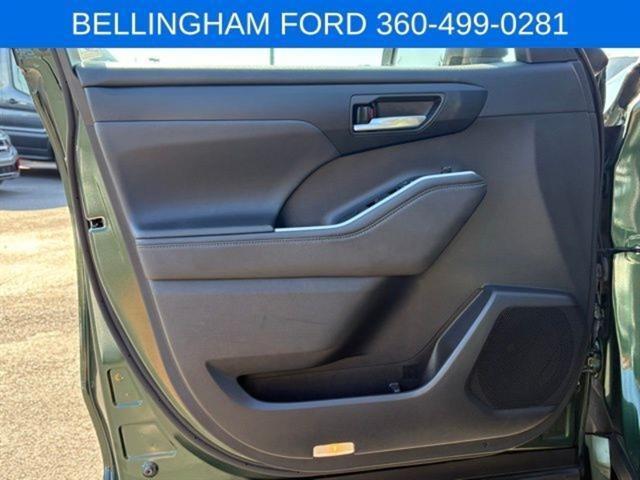 used 2024 Toyota Highlander car, priced at $39,991