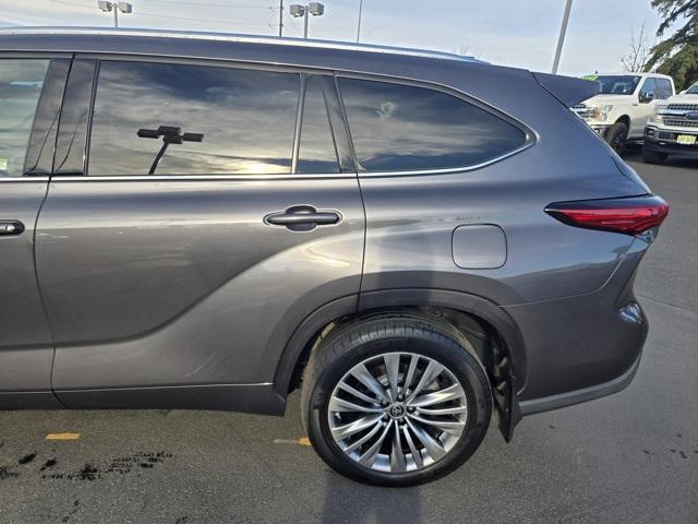 used 2021 Toyota Highlander Hybrid car, priced at $41,795