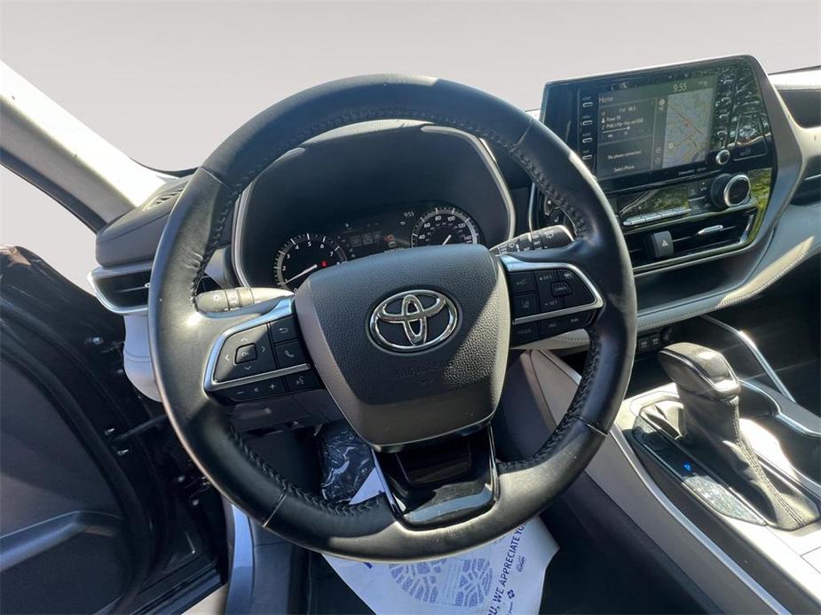 used 2021 Toyota Highlander car, priced at $34,576