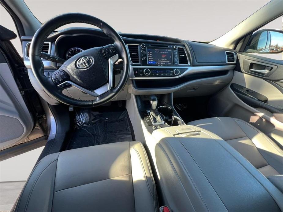 used 2015 Toyota Highlander car, priced at $16,386