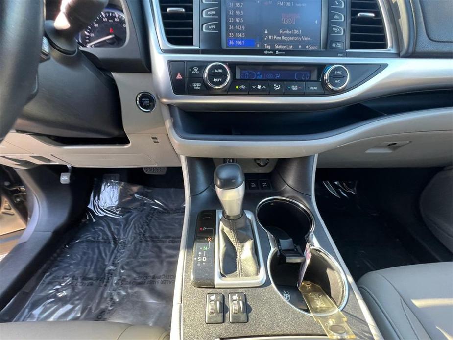 used 2015 Toyota Highlander car, priced at $16,386