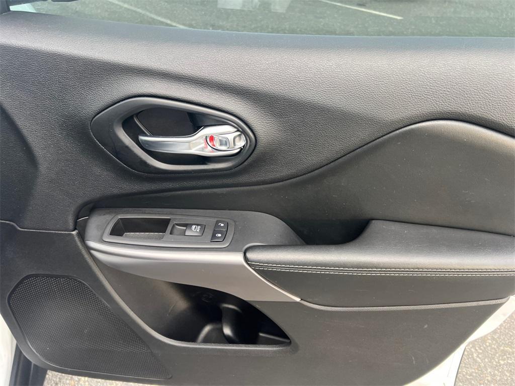 used 2021 Jeep Cherokee car, priced at $19,499