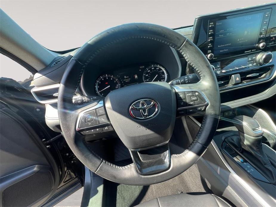 used 2021 Toyota Highlander car, priced at $34,893