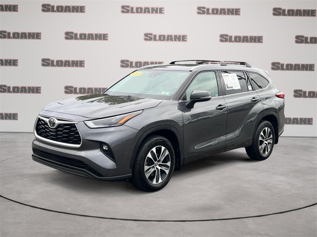used 2022 Toyota Highlander car, priced at $34,329