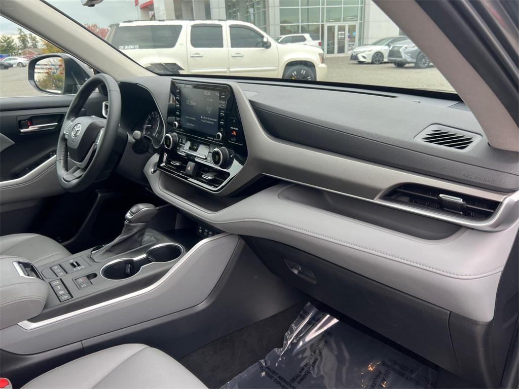 used 2022 Toyota Highlander car, priced at $34,329