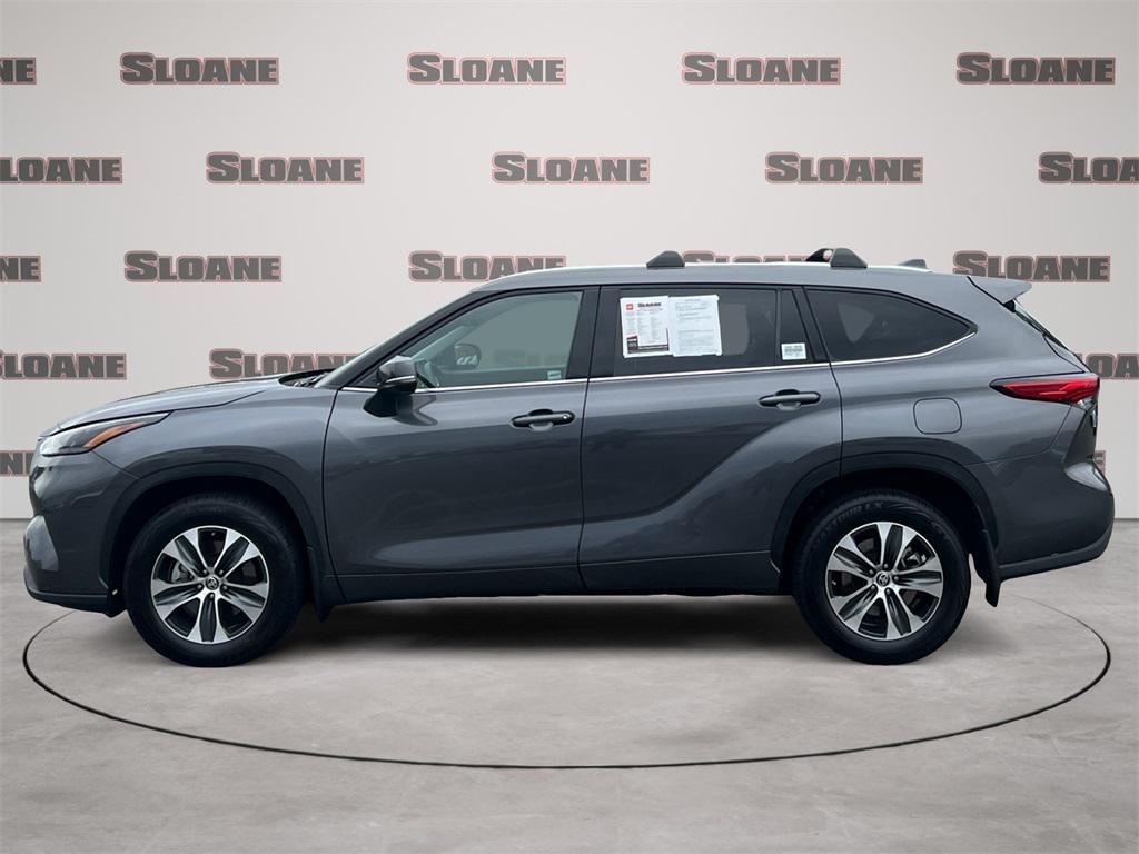 used 2022 Toyota Highlander car, priced at $34,329