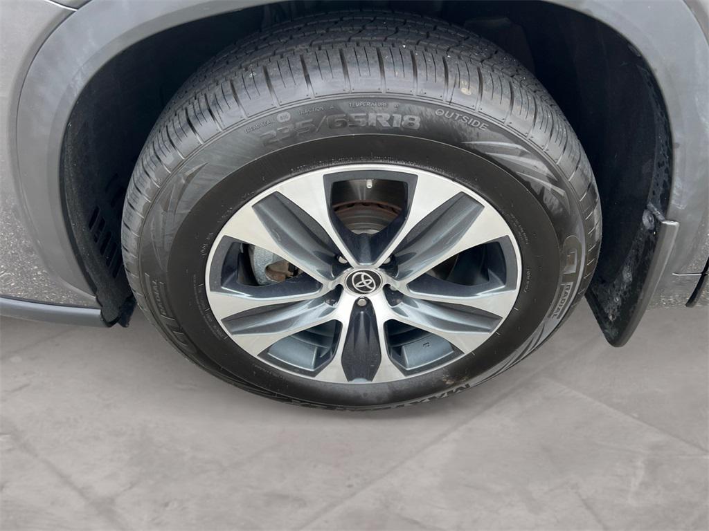 used 2022 Toyota Highlander car, priced at $34,329
