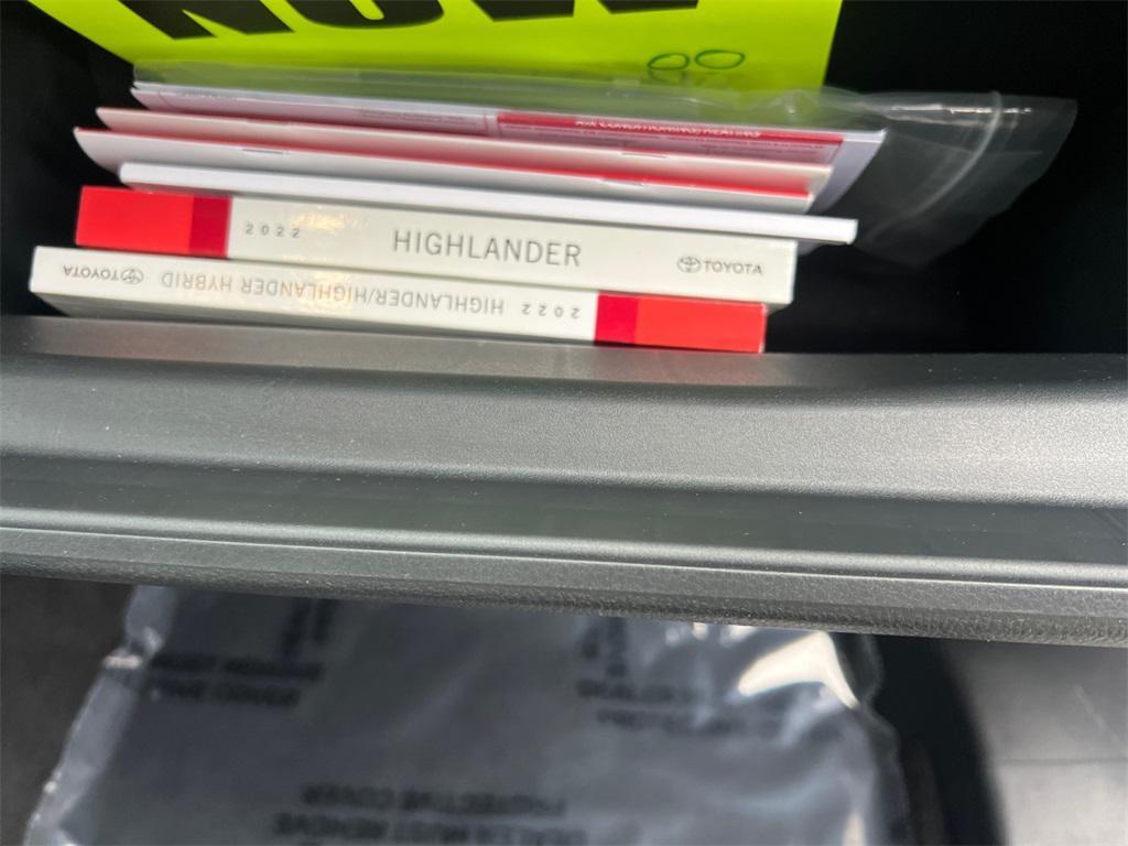 used 2022 Toyota Highlander car, priced at $34,329