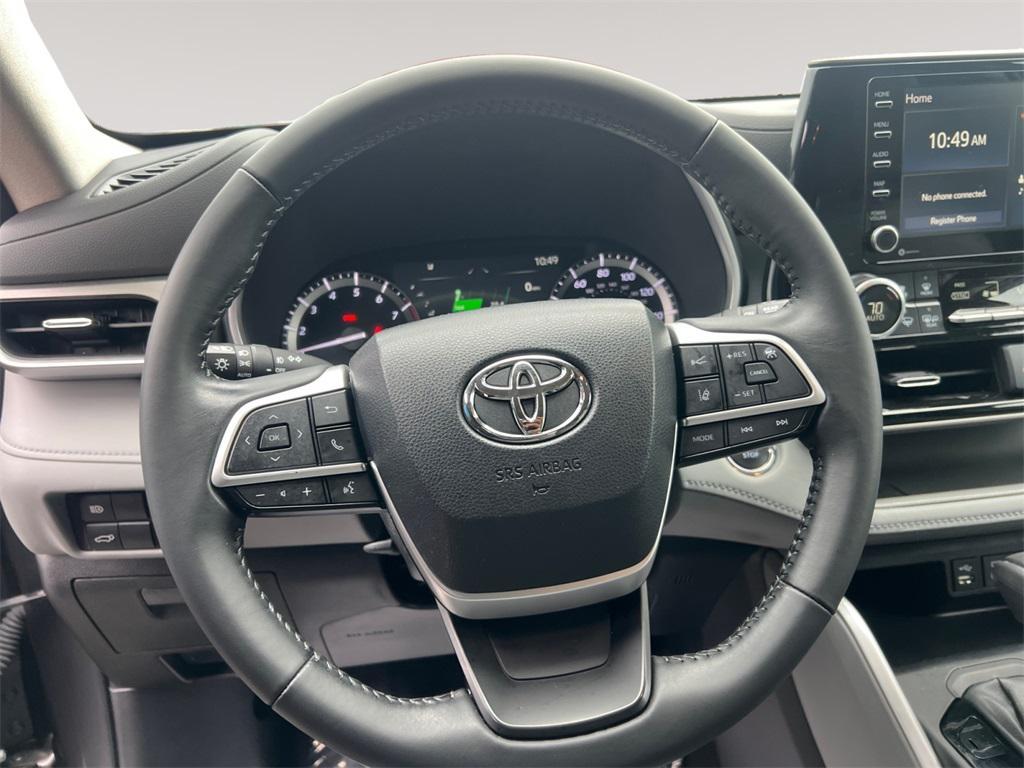 used 2022 Toyota Highlander car, priced at $34,329
